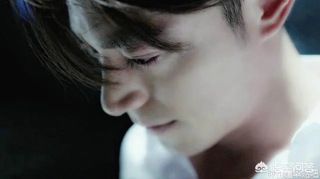 《偶像练习生》蔡徐坤凭睫毛上热搜,哪些男星睫毛又长又美?
