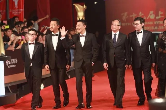 最近杨坤跟刘德华事件那么火，你们知道什么原因吗？