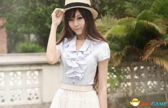 深大校花温健婷新旧照片对比:青涩退去变优雅