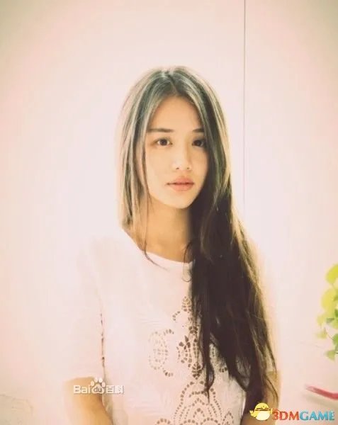 深大校花温健婷新旧照片对比:青涩退去变优雅