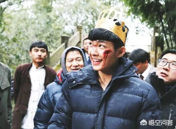网曝炎亚纶出柜，性取向成众人笑柄，同性恋应该被善待吗？你怎么看？