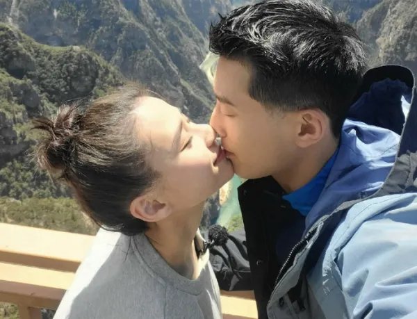 何超莲和窦骁迟迟不结婚,网友吐槽两人早晚要分,何超莲是如何霸气回怼的?