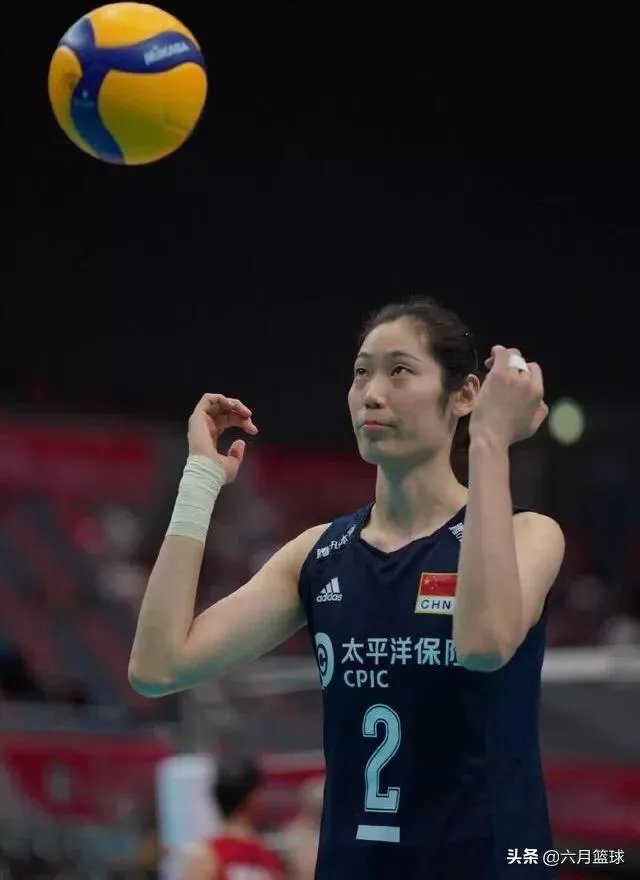 女排战胜荷兰获九连胜,但为何比赛中朱婷怒吼队友,赛后全队没有庆祝,当时发生了什么?
