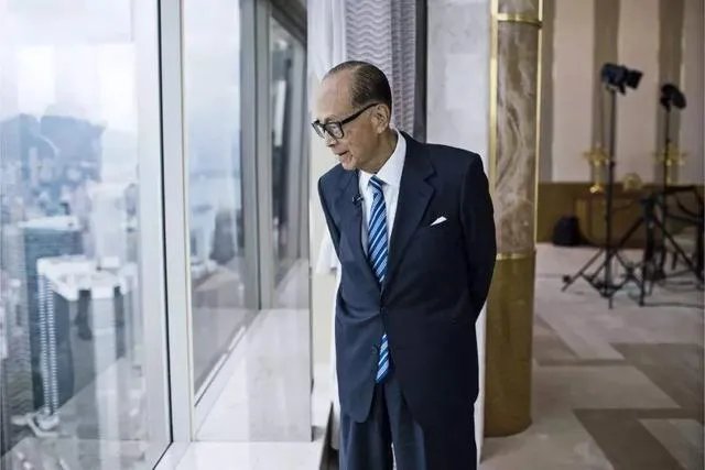 李嘉诚把资产都迁到了英国，这波疫情过后情况会怎样？