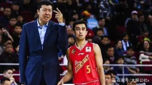 八一男篮退出CBA,球员可以转会,王治郅该怎么办?