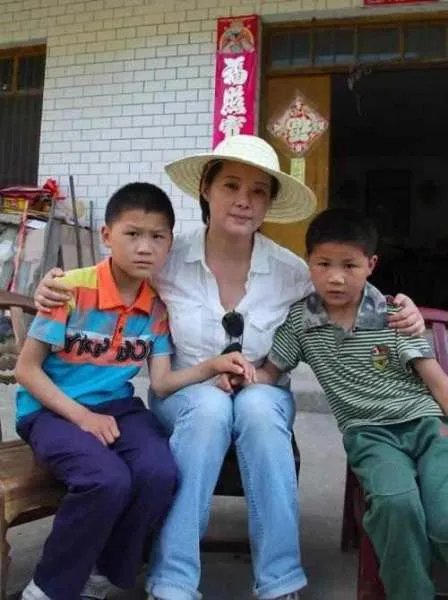 袁立有什么背景?和浙江卫视《演员的诞生》开撕