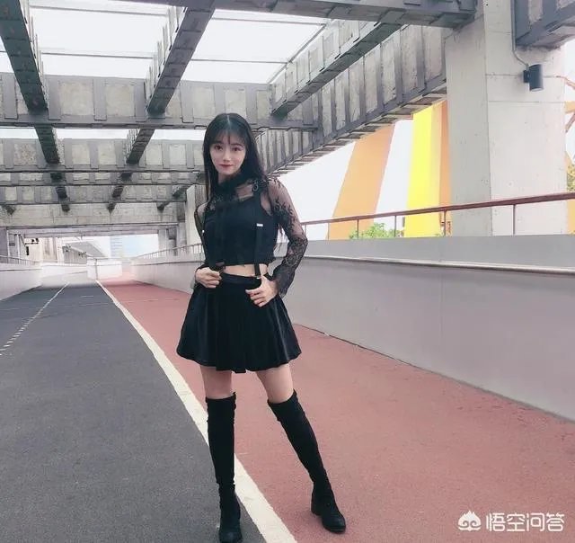 英雄联盟Rookie女友小钰被扒黑历史,曾抛弃重病男友还上过相亲节目,你怎么看?