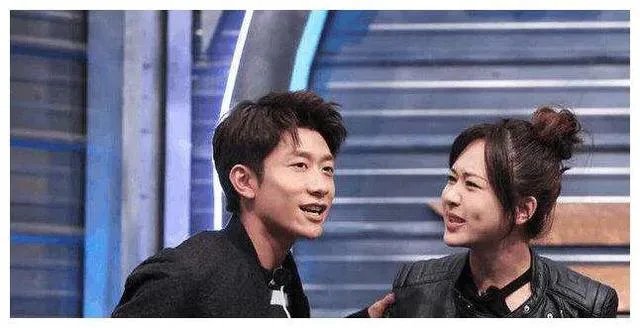 如何看待”杨紫为张一山庆生的文案“,一山曾宣称:愿为你背叛全世界,相爱就那么难吗?