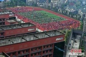 昆明一小学建“空中操场”，学生都去楼顶运动了，你怎么看？