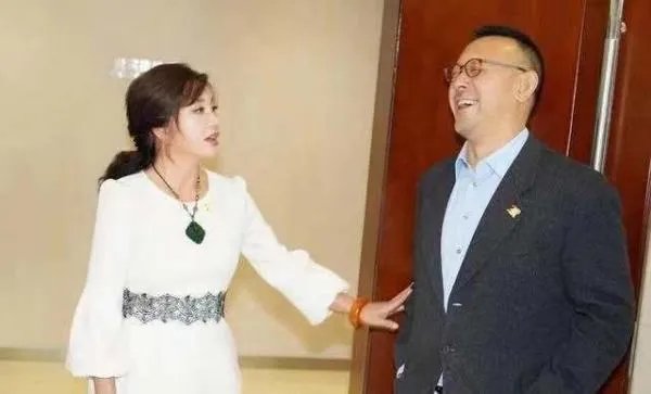 姜文这么骄傲的人,为什么会被老婆周韵“拿”得死死的?