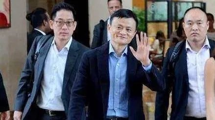 他原是黄晓明保镖,因太帅被辞退后得邓超赏识,为什么娶了孙俪经纪人呢?