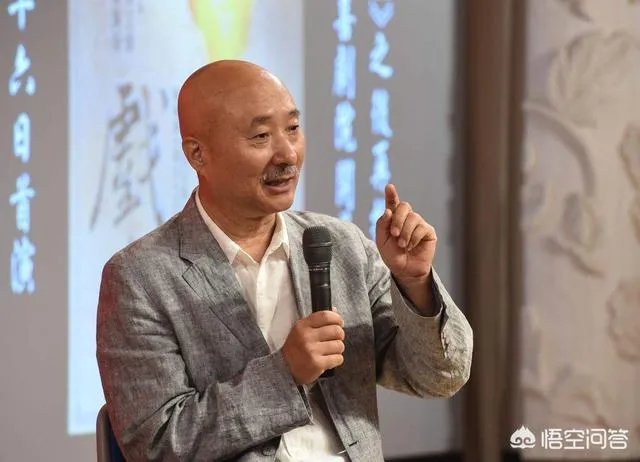 陈佩斯深夜发文缅怀春晚开创者黄一鹤,却因使用繁体字遭到网友热议,对此你怎么看?
