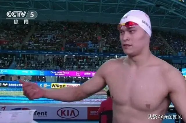 央视记者惹争议,采访完孙杨直接切画面,网友质疑不尊重季新杰,你怎么看?
