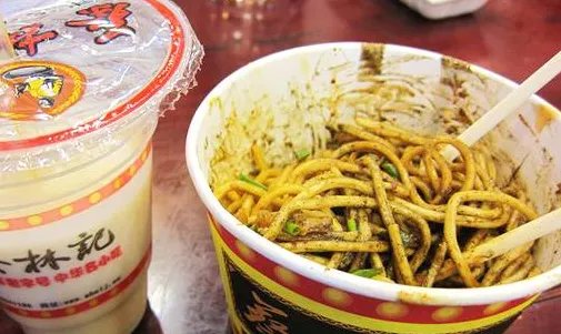 热干面必须放芝麻酱吗?一碗热干面需要放多少芝麻酱?