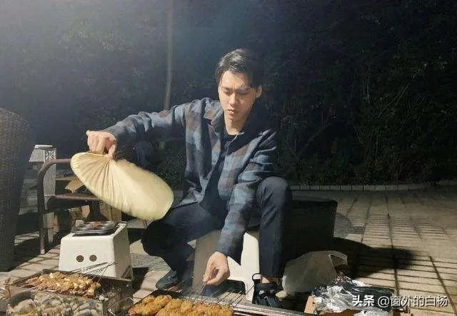 民警、公务员、辅警、教师可以摆地摊吗? 算不算违规?