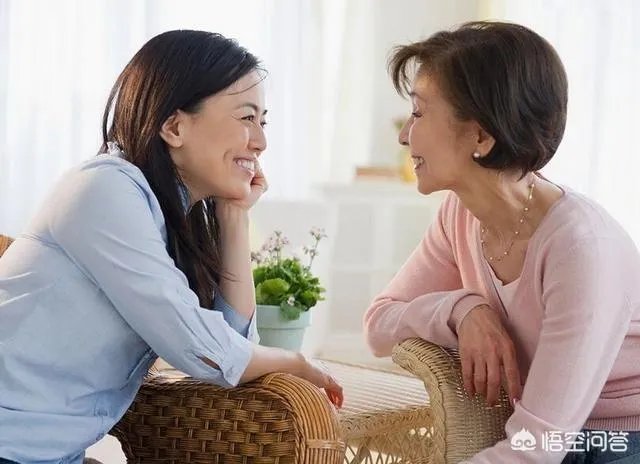 美女女友陪男乡回乡过年不干活遭差评,你怎么看?