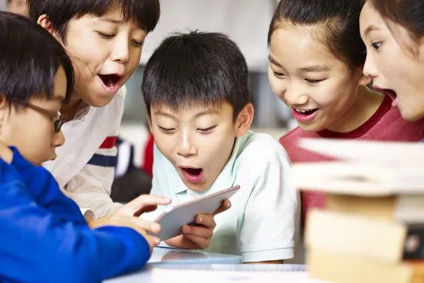 揪心！哈尔滨4所学校240名学生呕吐腹泻！如何避免学校食堂饮食安全隐患？
