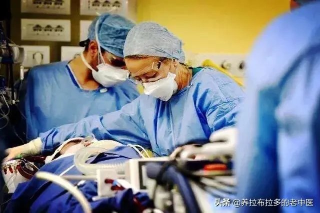 美国新冠病毒确诊那么多人,为啥死亡率那么低?说明了什么?