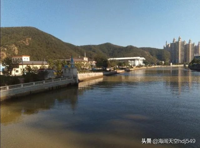 如何看待美国加州因新冠疫情影响进入紧急状态下,约27000人参赛的洛杉矶马拉松依旧正常举行?