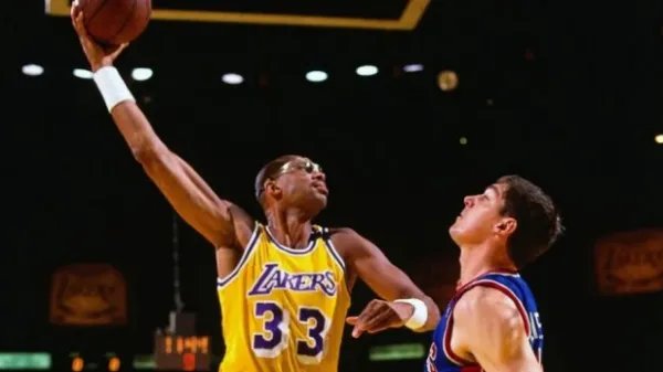NBA哪些球员拥有最多的MVP奖杯?