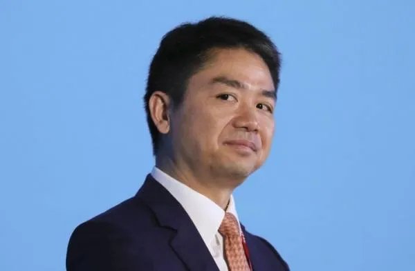 王思聪怒撕奶茶妹妹,刘强东霸气反击,究竟发生了什么?