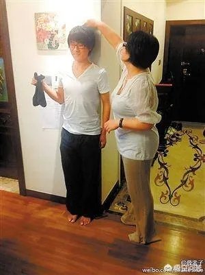 方舟子发文提供韩寒《就这么漂来漂去》有人代笔的两条铁证,你如何评价?