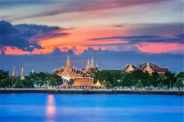 英国政府把钱拿去救援游客,为什么却不给Thomas Cook?
