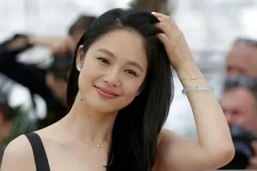 姜文这么骄傲的人,为什么会被老婆周韵“拿”得死死的?