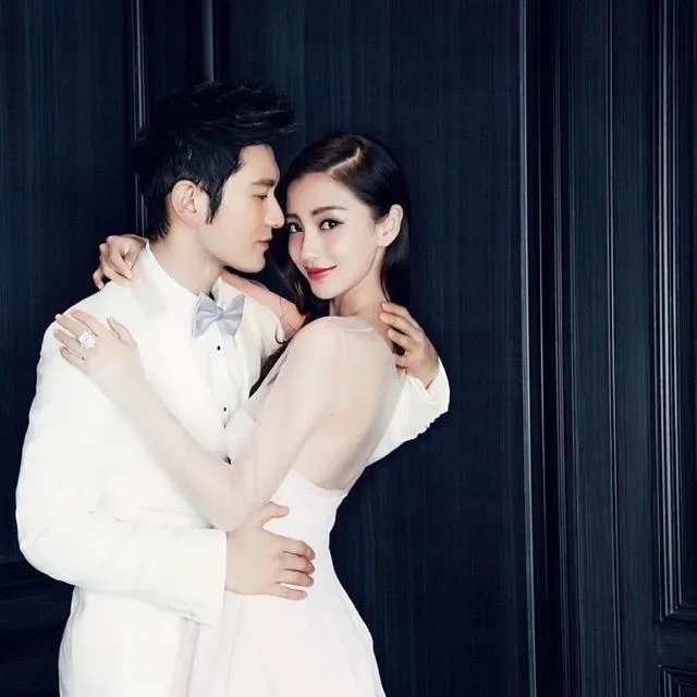 陈小春怀旧，黄晓明奢华，明星结婚请帖都如何设计？
