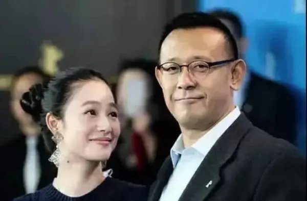 姜文这么骄傲的人,为什么会被老婆周韵“拿”得死死的?