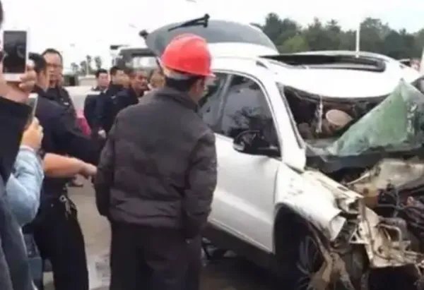 江西发生一起惨烈车祸,致4人死亡,事故发生的原因是什么?
