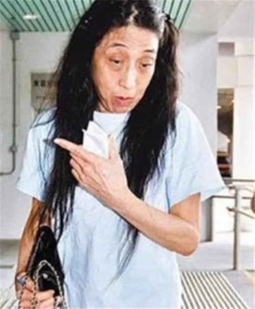 她是何鸿燊最漂亮的女儿，本该富贵一生却疯癫10年，结果怎样了？