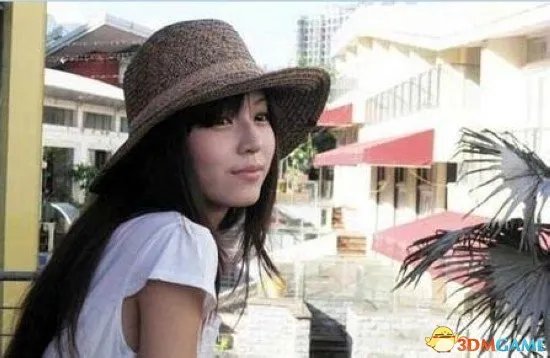 深大校花温健婷新旧照片对比:青涩退去变优雅