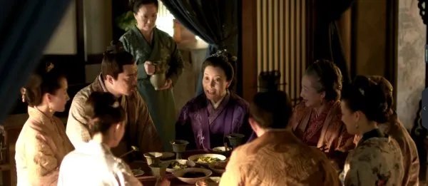 知否:明兰迎接王家人回家,为什么康姨母主动提起蓉姐?她有什么样的目的?