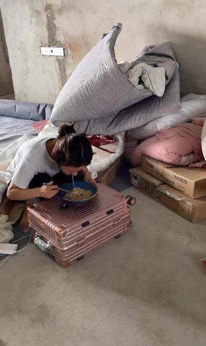 江苏95后女孩住进倾尽10年积蓄购买的毛坯房,现在的她如何?