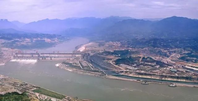 三峡大坝3孔泄洪,有哪些好处?