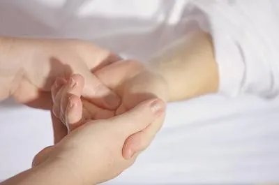美容院按摩肚子的危害  按摩肚子的手法