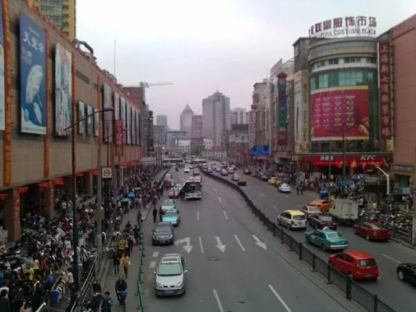上海七浦路服装批发市场地址有地铁几号线？