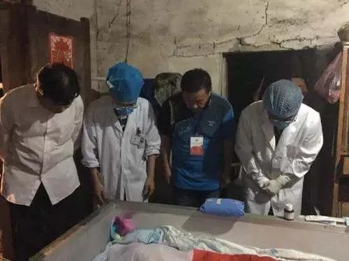 武汉21岁女孩去世前指眼睛想捐角膜，你如何评价这位女孩的行为？