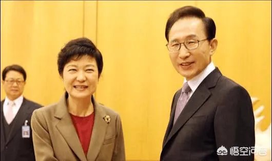 李明博与朴槿惠在去年和今年同一时段被提请逮捕, 是巧合还是故意?